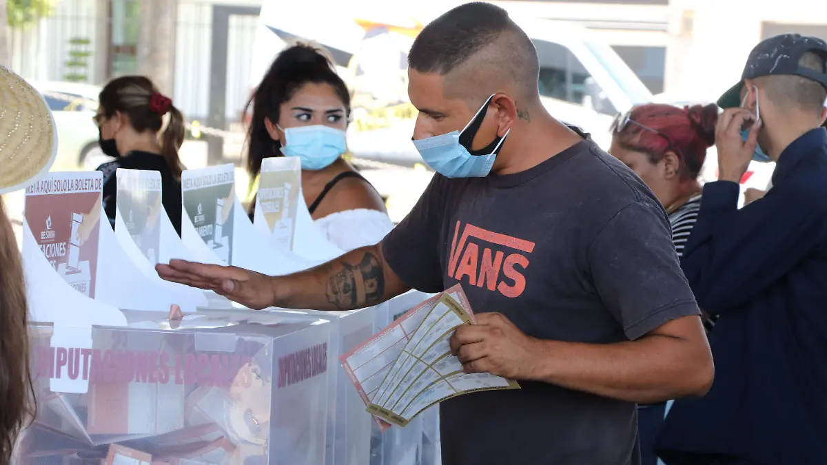 Votaciones casilla especial gasolinera El Faro - Cecilia Saijas (2)